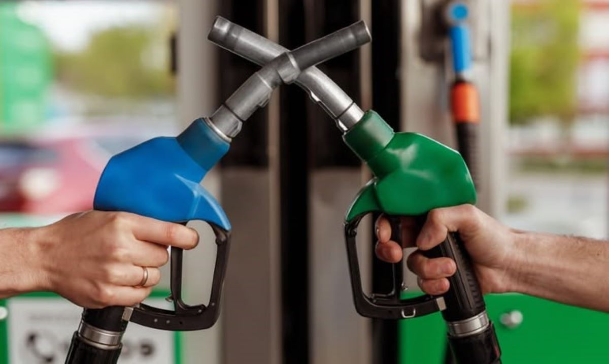 6 Efek Buruk Campur Pertalite dengan Pertamax pada Mesin Motor Injeksi saat Perjalanan Jauh