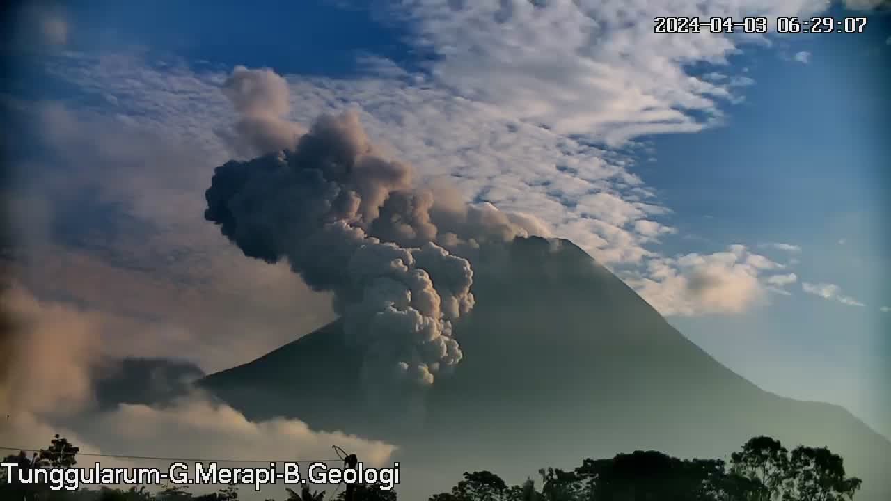Gunung Merapi 'Batuk' Lagi, Masyarakat Diminta Waspada Guguran Lava