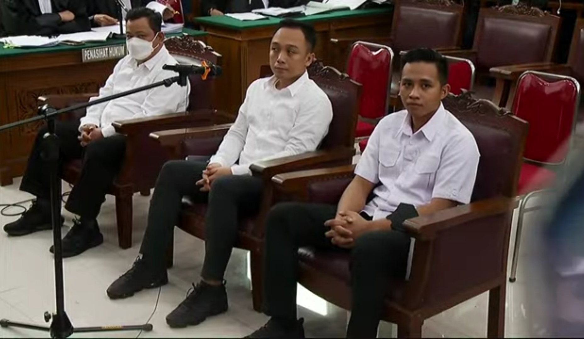 Bharada E Sampai Berbarengan di PN Jakarta Selatan Dengan Kuat Maaruf dan Ricky Rizal 
