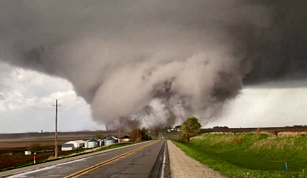 Puluhan Tornado Ratakan Ribuan Rumah di Amerika