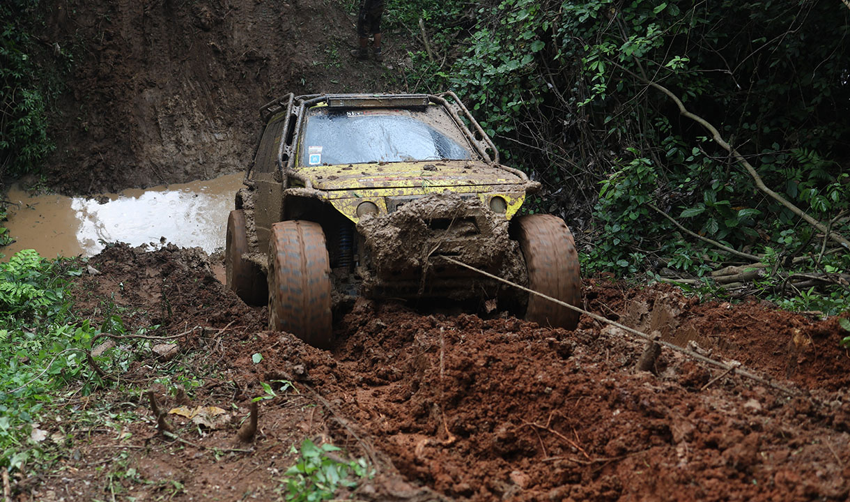 Ratusan Offroader Berebut 1 Unit Toyota Land Cruiser FJ-40 di Ajang Jungle Rush 2025
