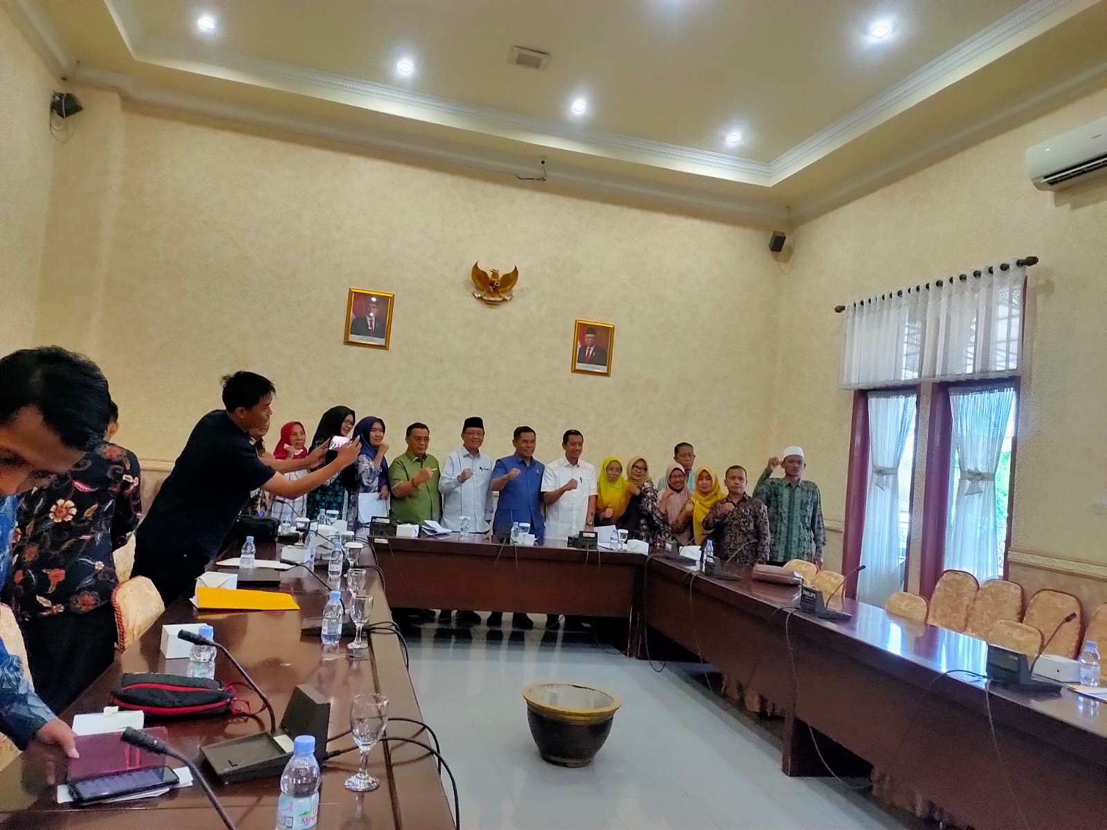 Komisi IV DPRD Jambi Audiensi bersama Forum Guru Honorer Jambi