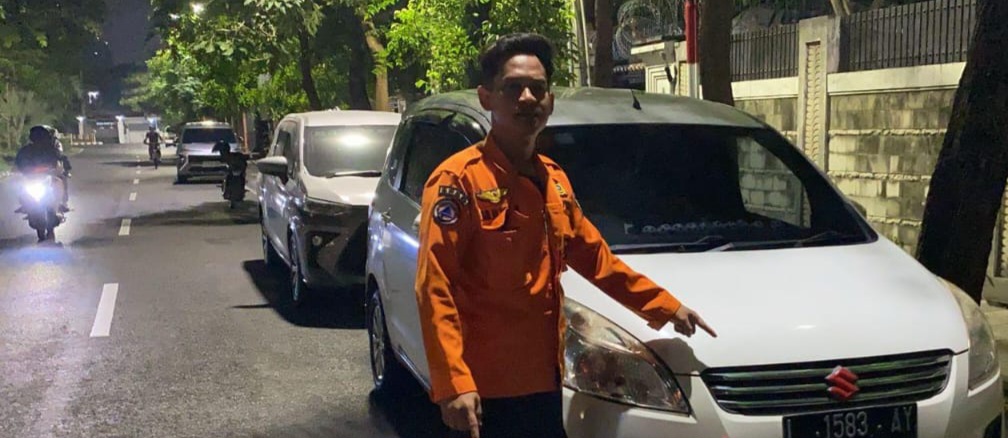 Bandit Pecah Kaca Beraksi di Balai Kota Surabaya, Dua Mobil ASN Jadi Sasaran