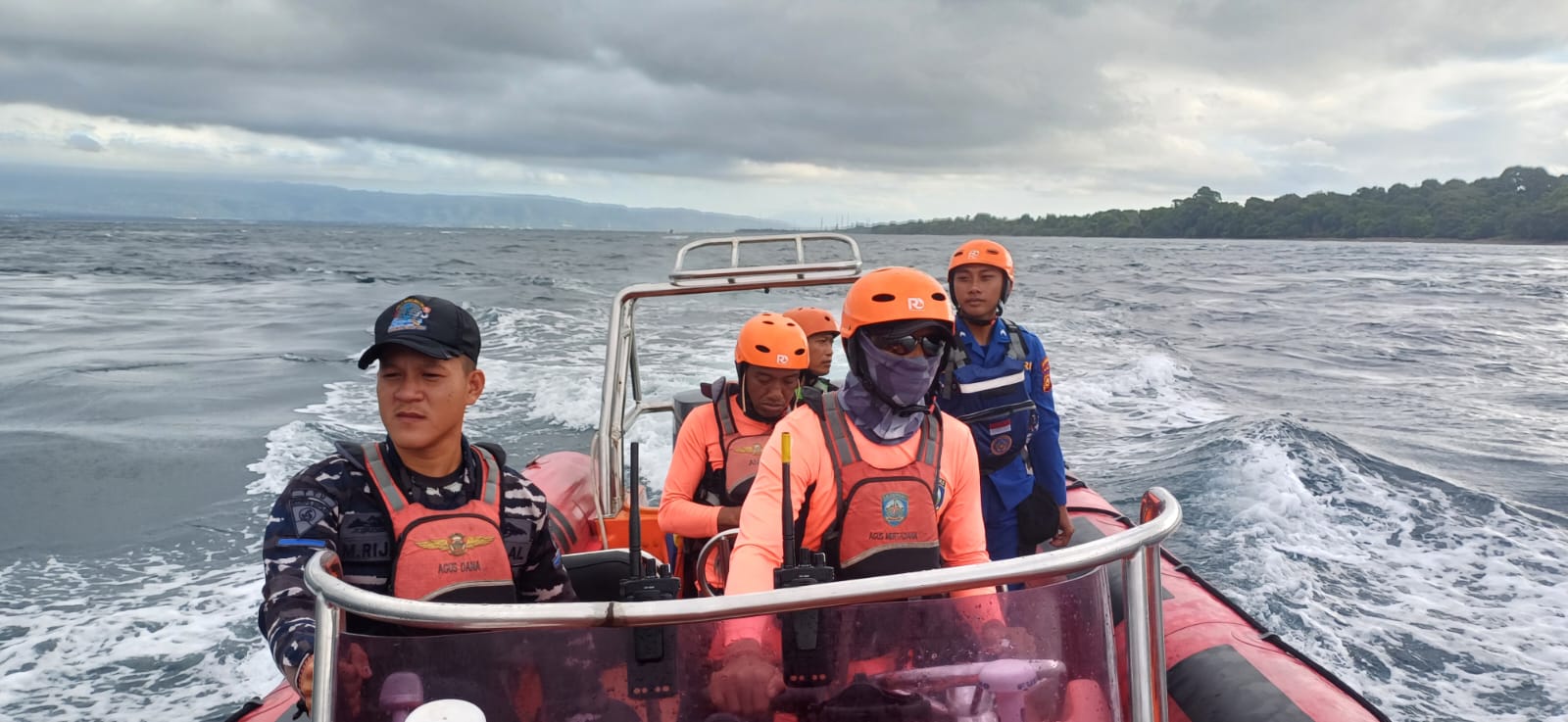 Pencarian 30 Korban KMP Tunu Pratama Jaya Berlanjut, Tim SAR Kerahkan Kapal Perang hingga Drone