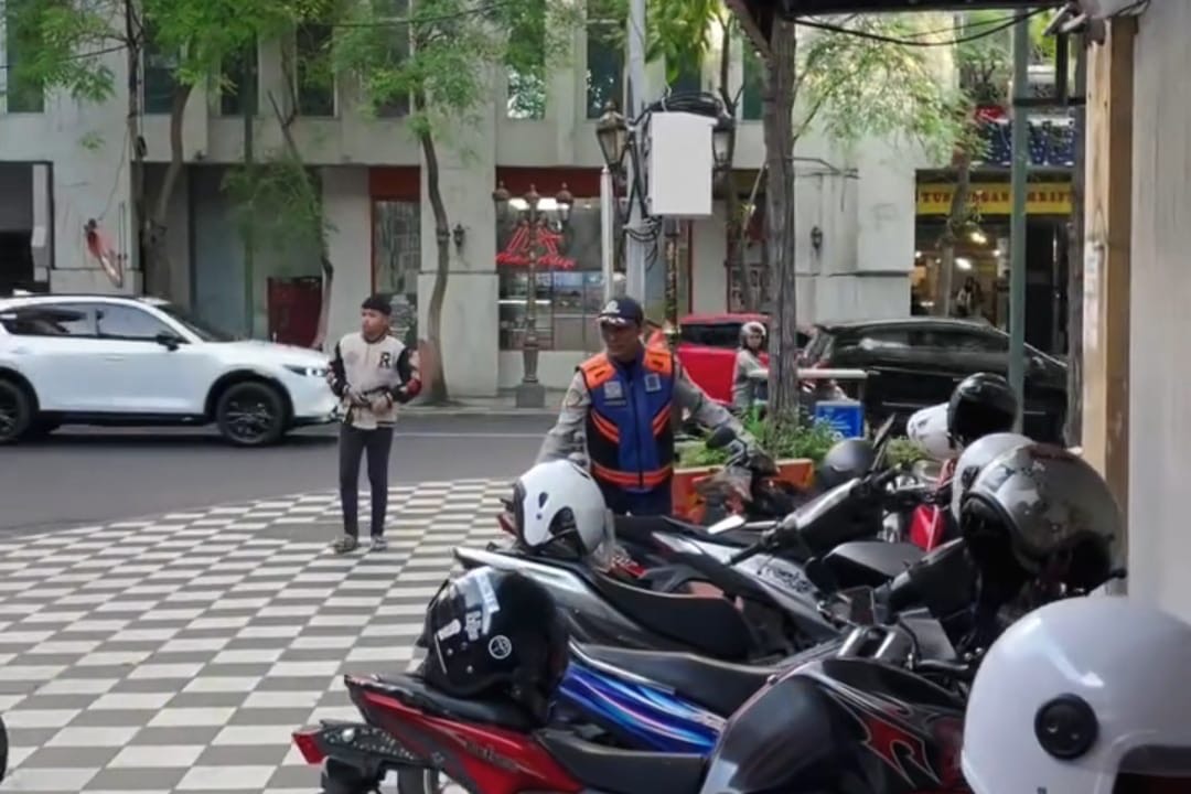 Dampak Larangan Parkir Jalan Tunjungan: Macet Berkurang, Ekonomi Diharapkan Tumbuh
