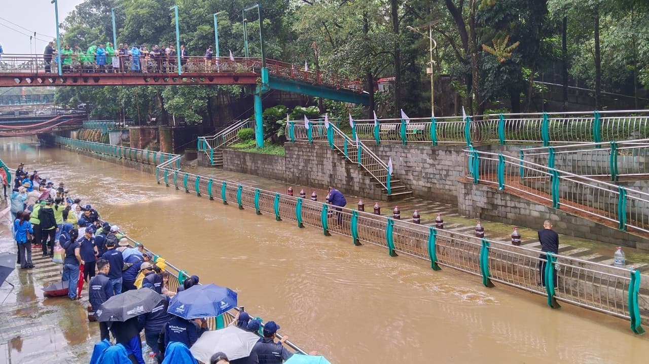 Sungai Cisadane Dituangi 10 Ribu Liter Eco Enzyme, Pecahkan Rekor MURI