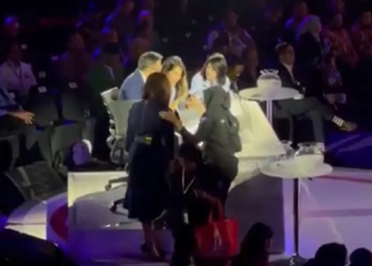 Kesalahan Fatal Grace Natalie Maju ke Meja Moderator Saat Debat Capres, Ketua KPU: Tidak Tepat Konteks!