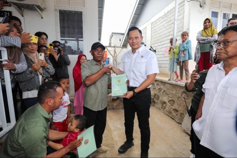 Jokowi dan AHY Akan Serahkan 10.323 Sertifikat Tanah Elektronik di Banyuwangi