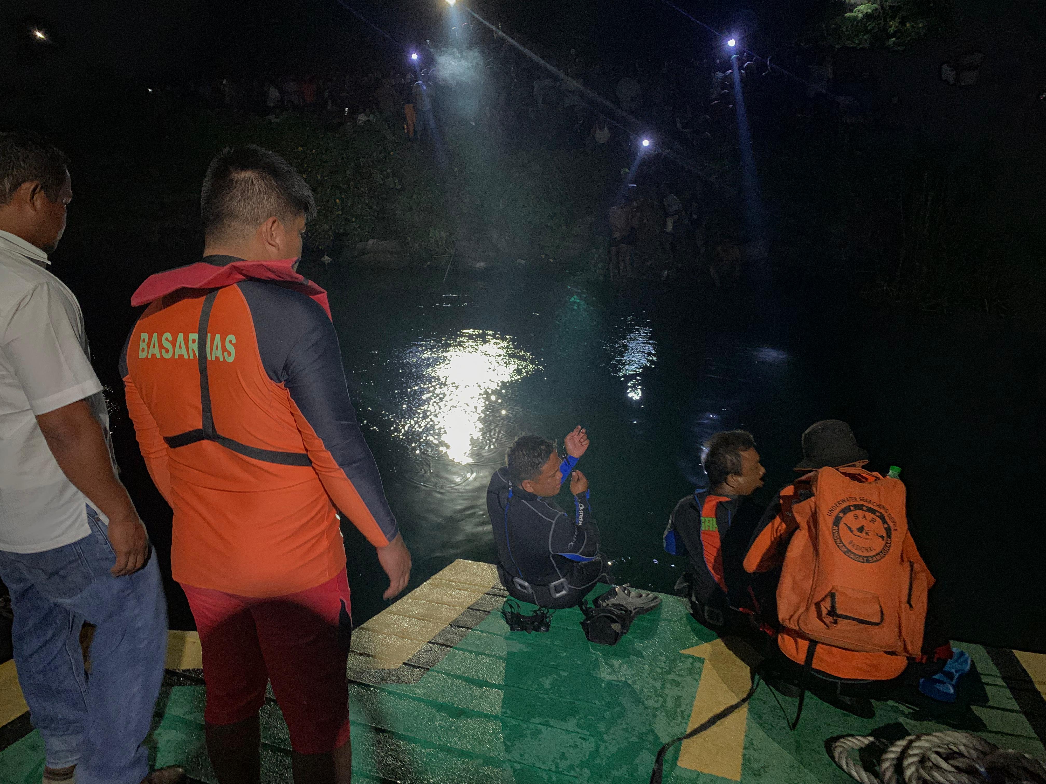 Minibus Tercebur di Danau Toba Tewaskan Satu Orang, Proses Evakuasi Berlangsung Dramatis