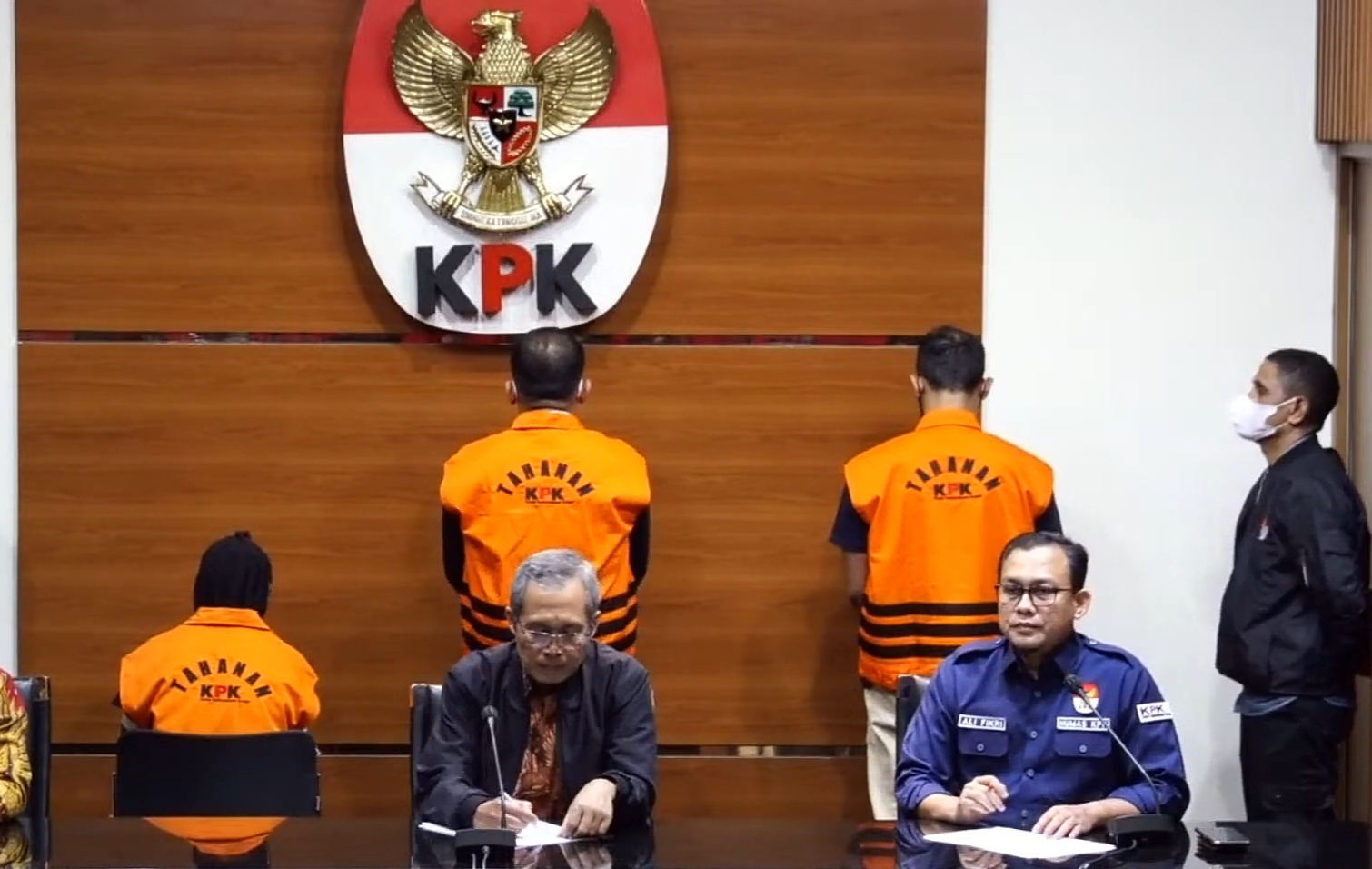 KPK Amankan 28 Orang di 4 Lokasi berbeda Terkait Kasus Korupsi Bupati Meranti