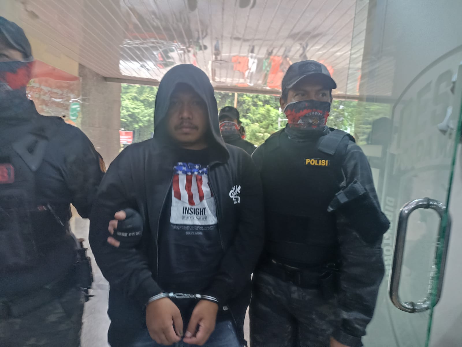 Pelaku Utama Debt Collector Bentak Polisi Akhirnya Tertangkap, Kuasa Hukum 'Ngemis' ke Kapolda Metro Jaya Minta Dibebaskan!