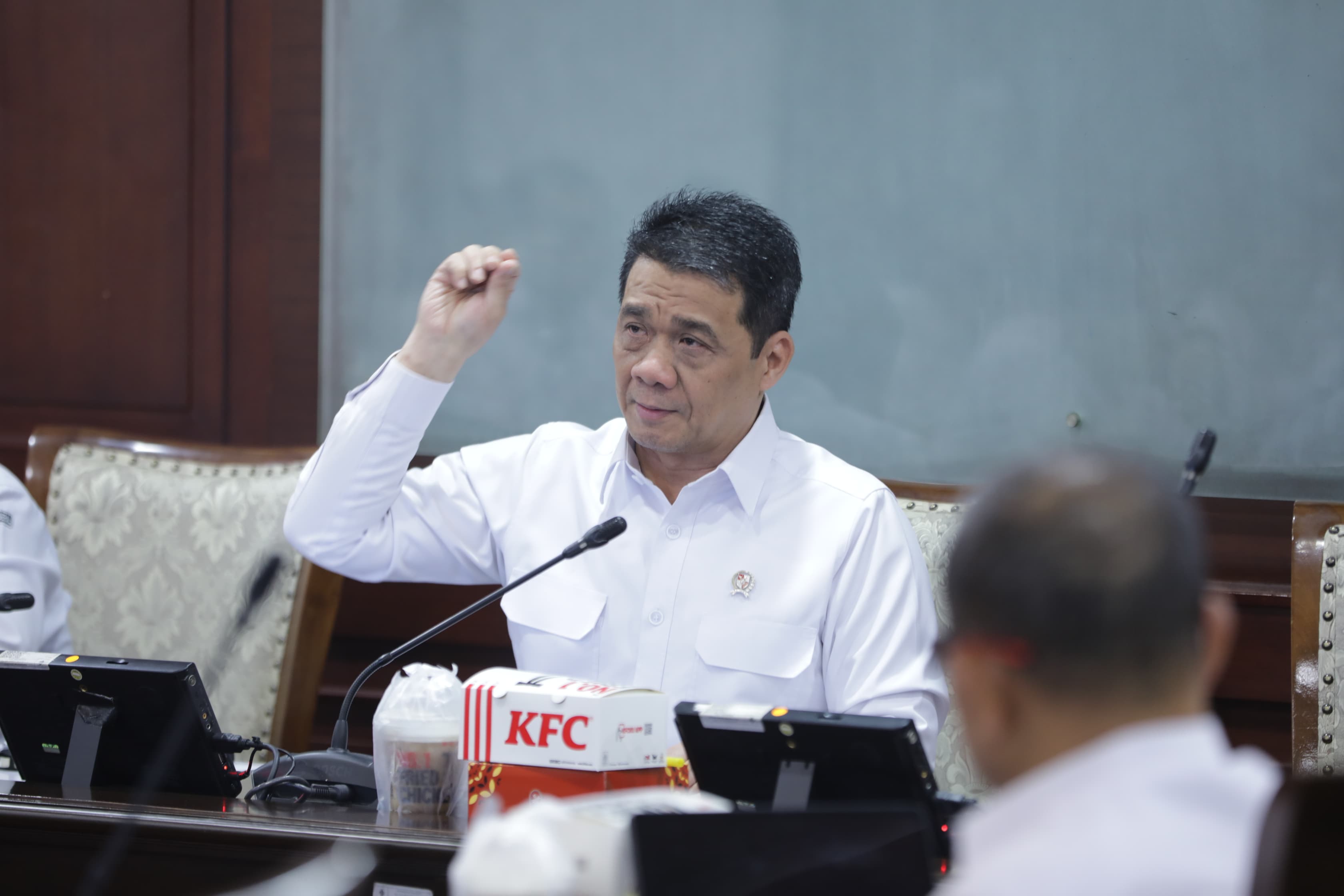 Persiapan Hampir Rampung, Wamendes Tegaskan Kopdes Merah Putih Tidak Akan Ganggu Usaha Desa