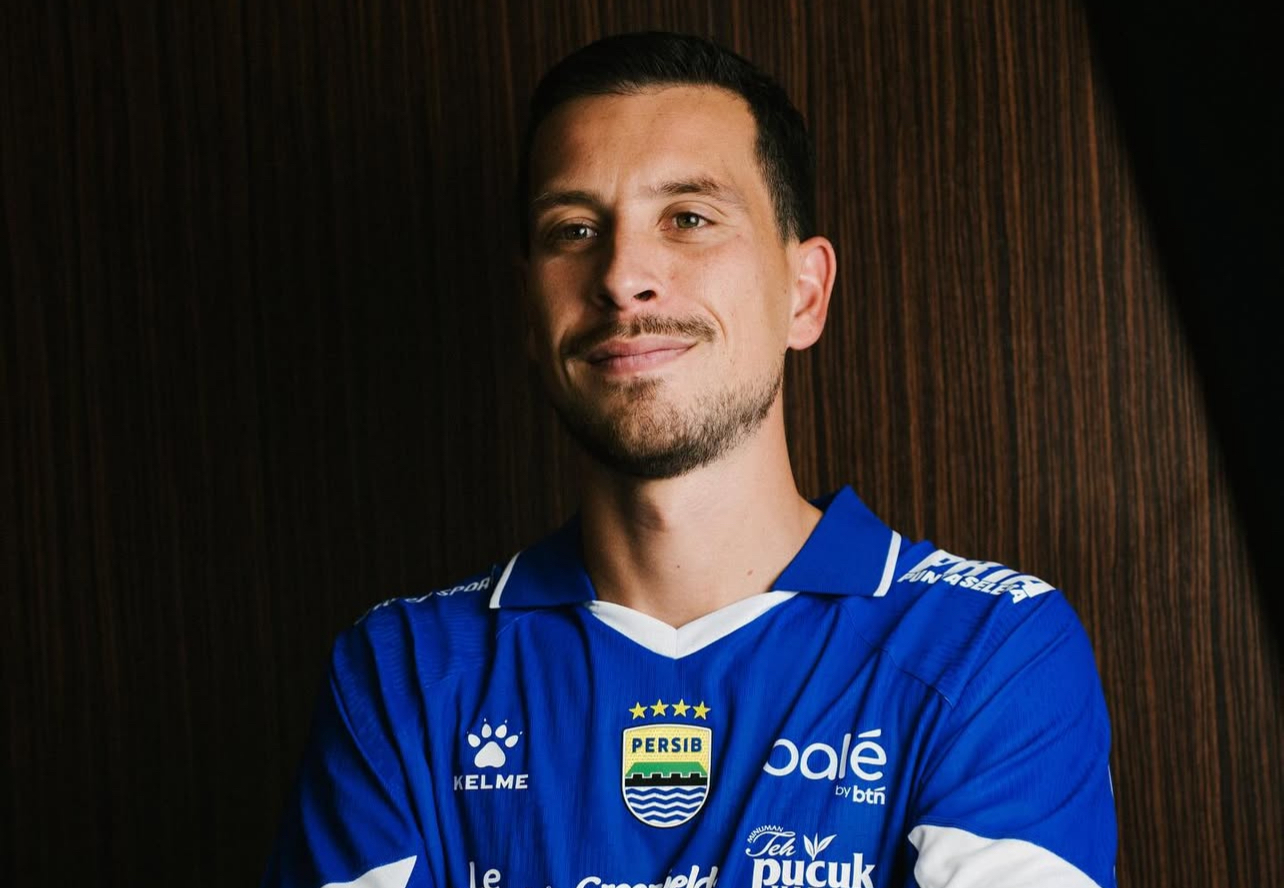 Kisah Gila Thom Haye Sang Profesor: Dikhianati Klub Eropa, Kini Temukan Keluarga di Persib Bandung