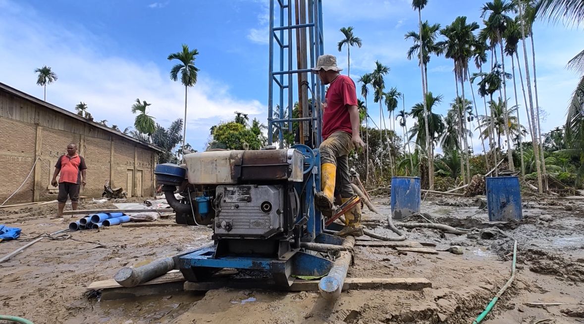 BNPB-TNI Bangun Sumur Bor untuk Pemenuhan Air Bersih di Langkahan, Aceh