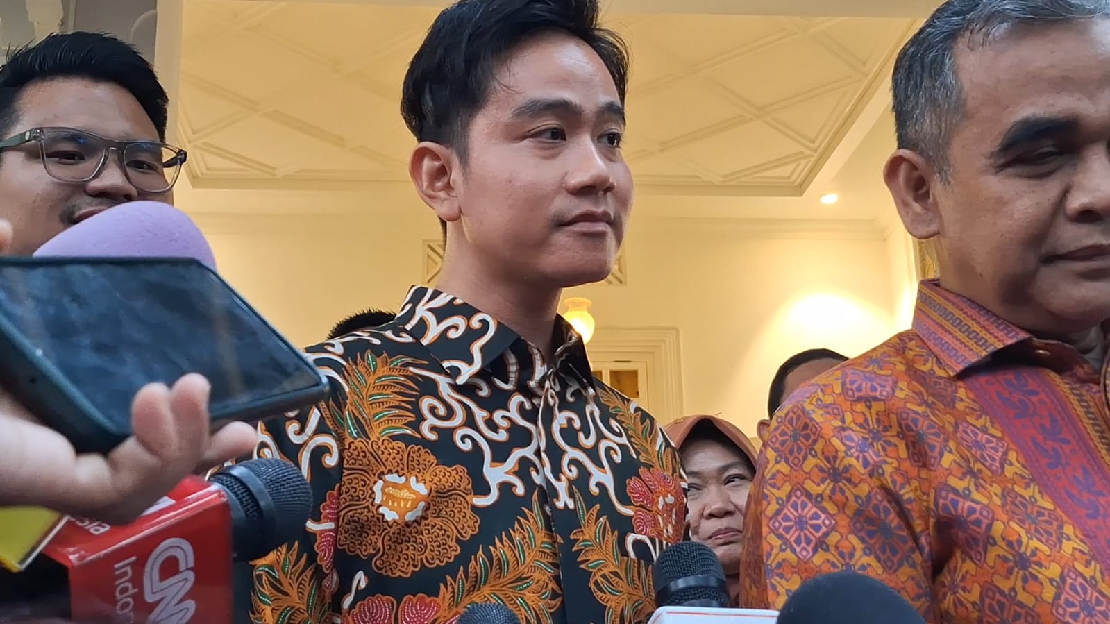 Diprediksi Bakal Gabung ke Golkar, Gibran: Tunggu Saja