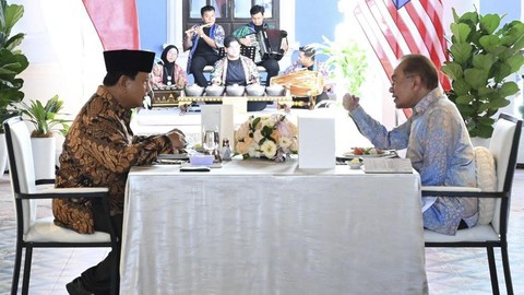 Diiringi Musik Gamelan, Prabowo Bertemu PM Ibrahim di Rumah Tangsi Malaysia