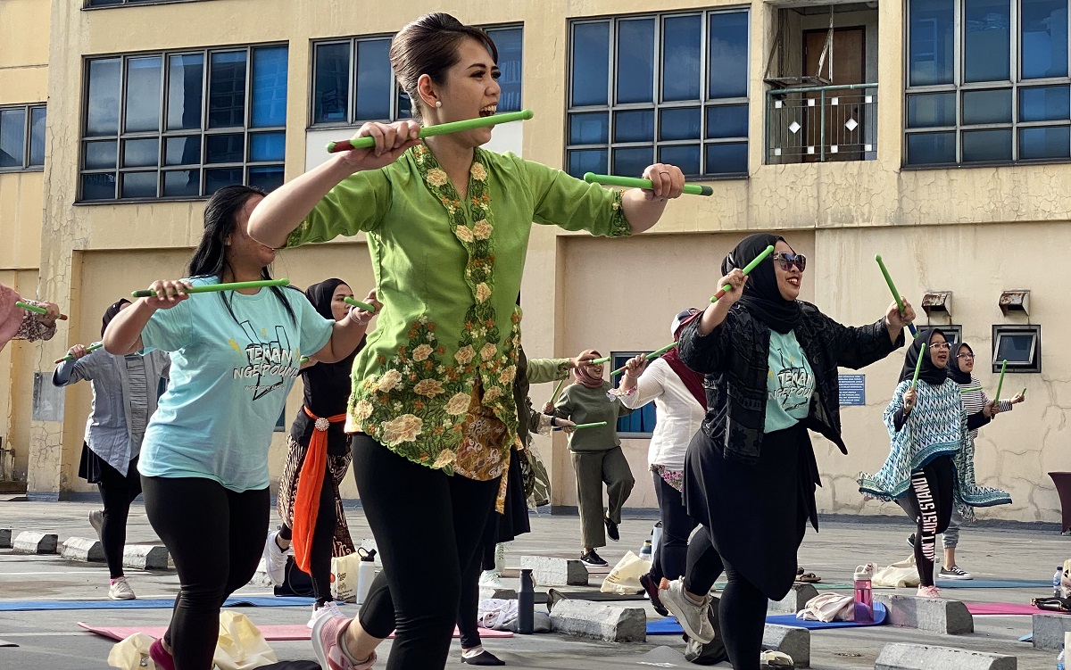 Tetap Berkebaya, Semangat Wanita Masa Kini Menggelora dalam Pound Fit yang Digelar Verwood