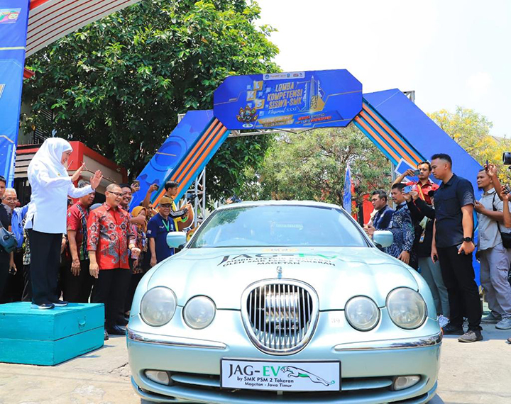 Parade 260 Kendaraan Konversi Listrik Karya Siswa SMK Jatim, Ada Jaguar-EV dari Magetan