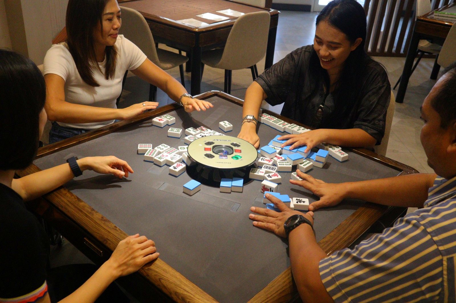 Harian Disway Main Mahjong Bareng di Titik Kumpul, Bikin Ketagihan Main