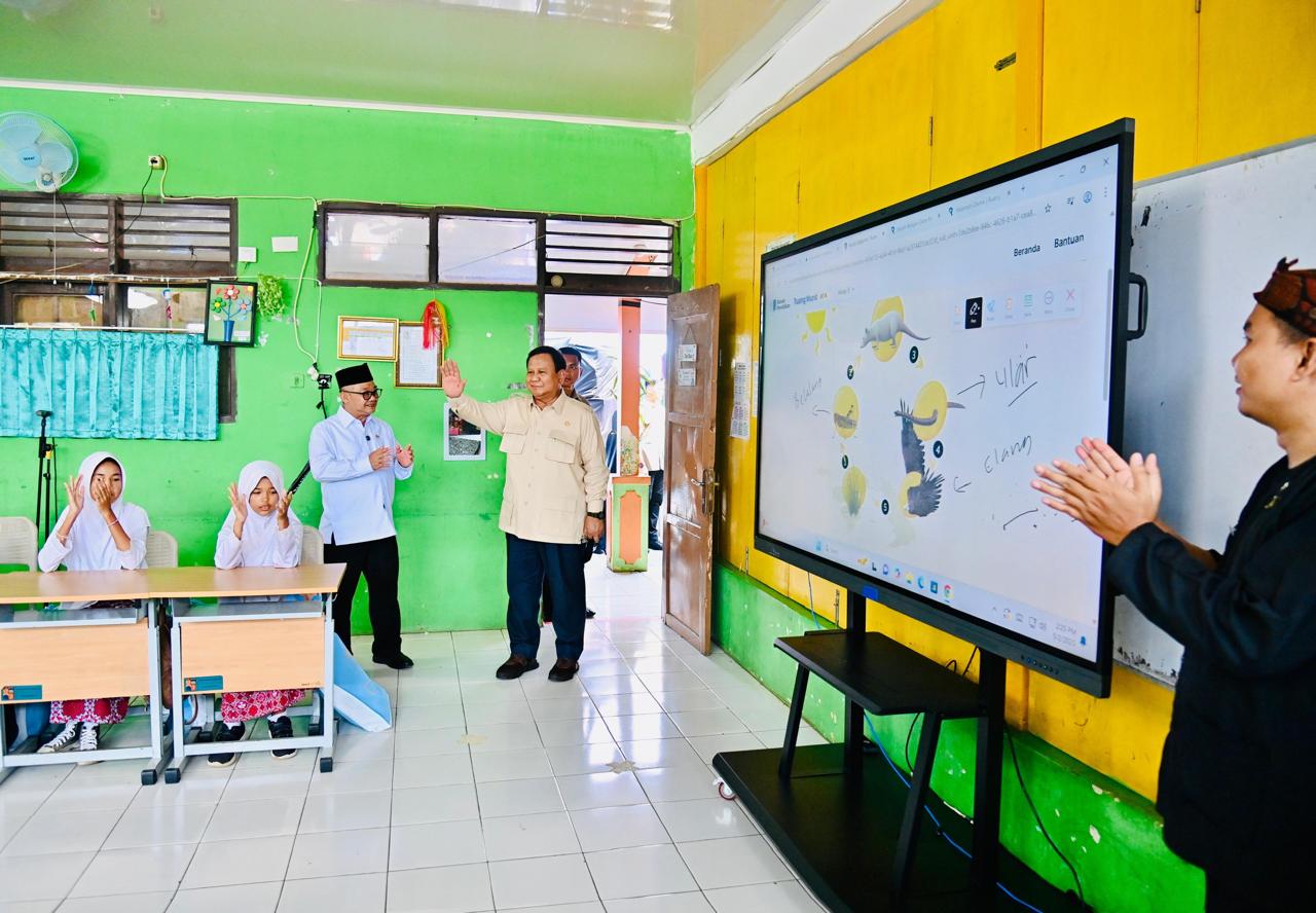 Terapkan Digitalisasi Sistem Pembelajaran, Prabowo Ingin Setiap Sekolah Punya Layar Televisi
