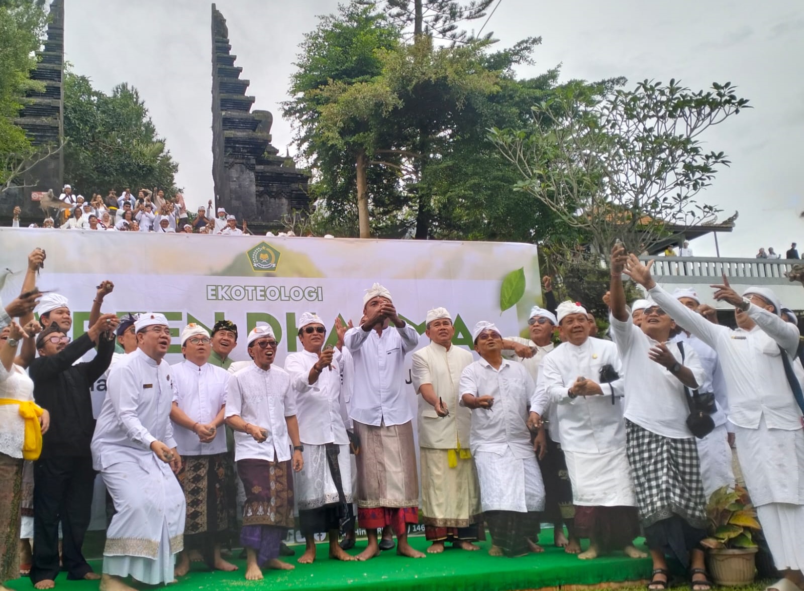 Hari Tumpek Uye: Bimas Hindu Kemenag Tanam 14.580 Pohon dan Lepas Ribuan Burung