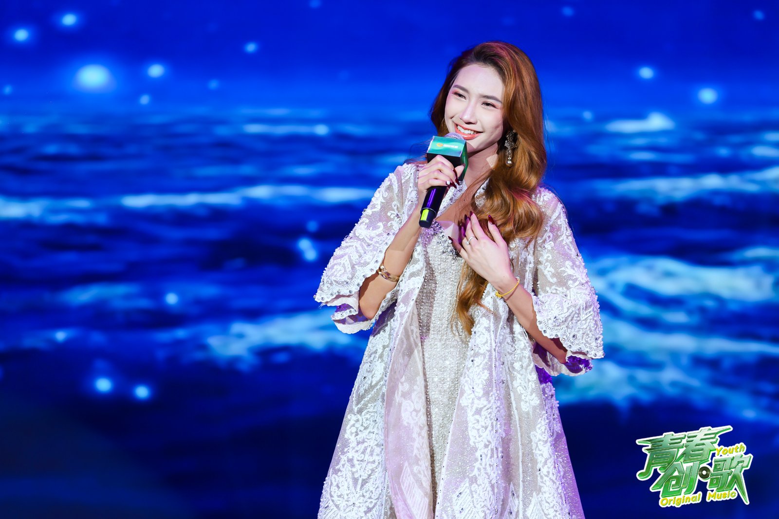 Icha, Penyanyi Jember yang Berhasil Tampil TV Hunan Tiongkok