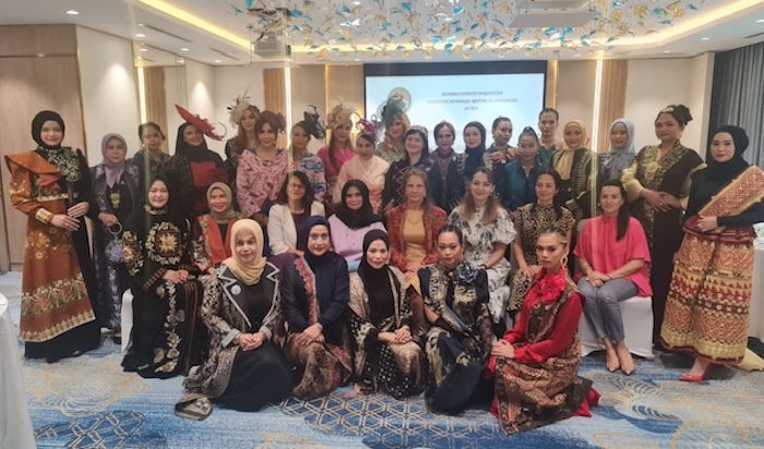 DPW KJRI Indonesia di Dubai Gelar Fashion Show Batik Indonesia Karya Desainer Bojonegoro