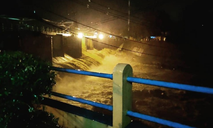 Sejumlah Pintu Air Jakarta Naik, 2 Wilayah Berstatus Siaga Banjir: Genangan Air Picu Kemacetan di Tol Cengkareng