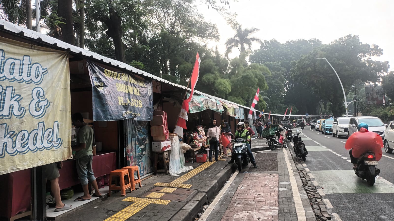 Pemprov DKI Bebaskan Pedagang Pasar Barito Pilih Loksem, Kendaraan Angkut Barang Disiapkan