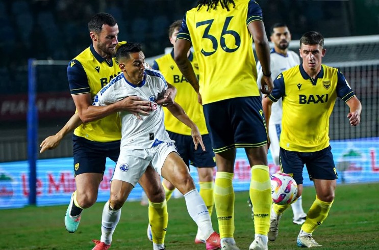 Arema FC vs Oxford United 0-4 di Piala Presiden, Ole Romeny Nyekor Lalu Cedera!