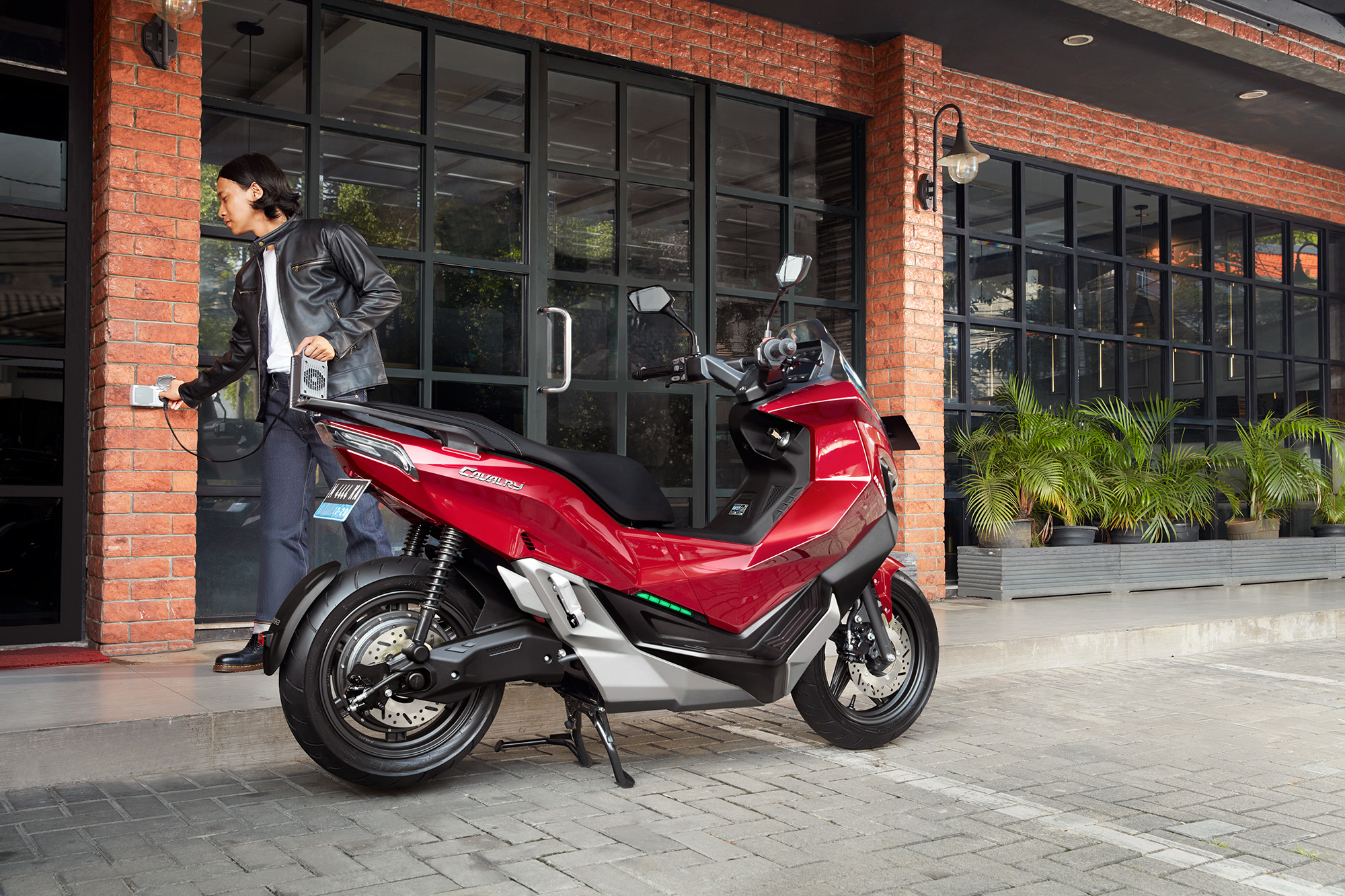 Bikers Mesti Tahu! Sebelum Membeli, Kenali Dulu Cara Kerja dan Plus Minus Motor Listrik