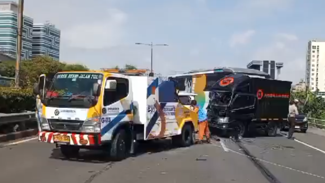 Kecelakaan Beruntun Terjadi di Tol Dalam Kota, Jasa Marga: Tiga Pengemudi Luka-Luka