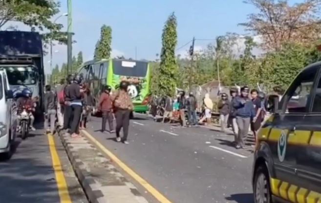 Kecelakaan Beruntun 5 Kendaraan di Jalan Raya Purwodadi - Malang, Lalu Lintas Dialihkan 