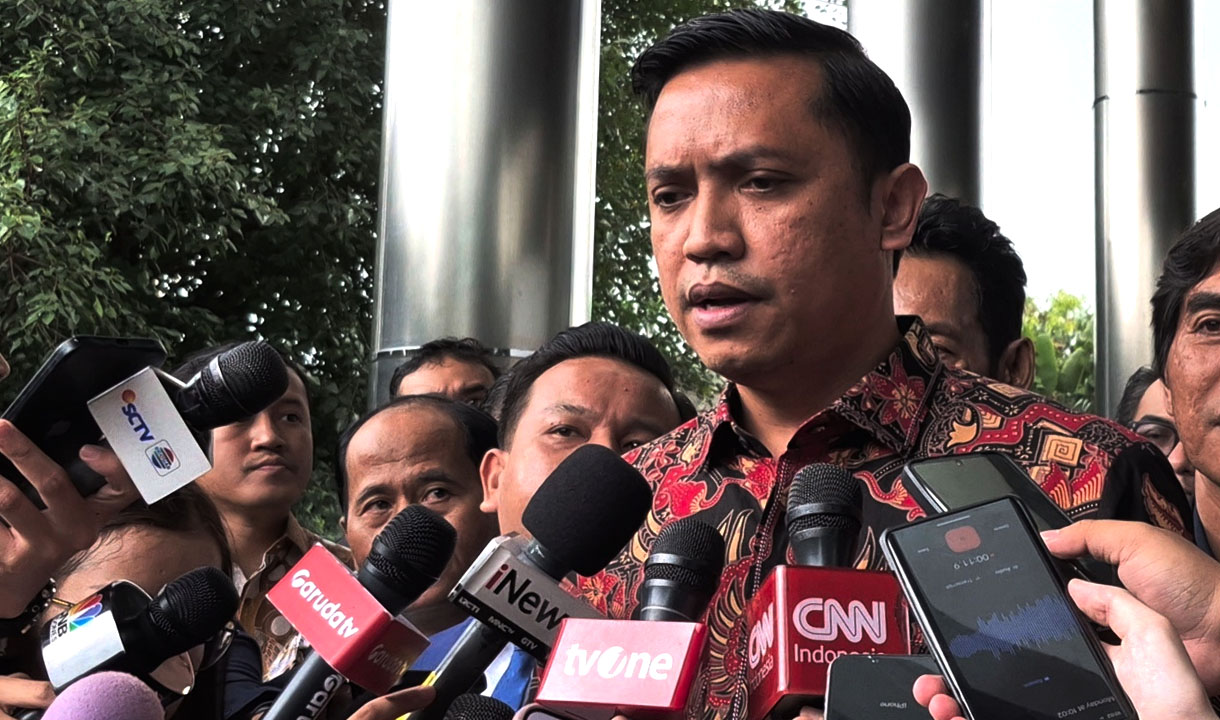 Hasto Siap Ditahan KPK, Ronny Talapessy: Kepala Tegap dan Tersenyum   