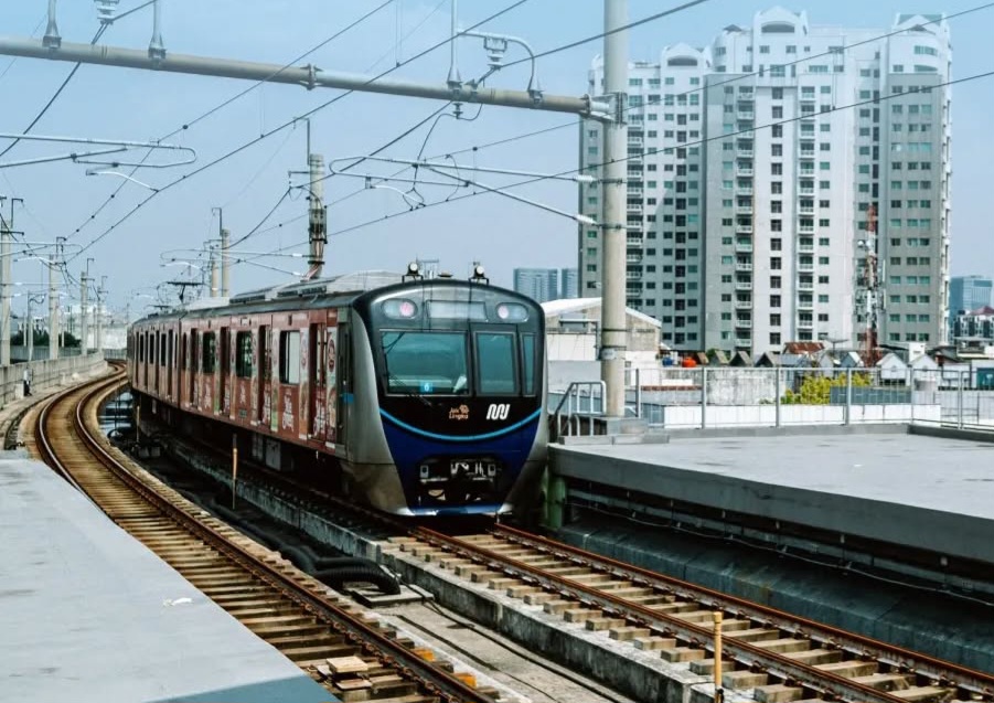 Jam Operasional MRT, LRT, dan KRL Diperpanjang Saat Malam Tahun Baru, Cek Jadwalnya!