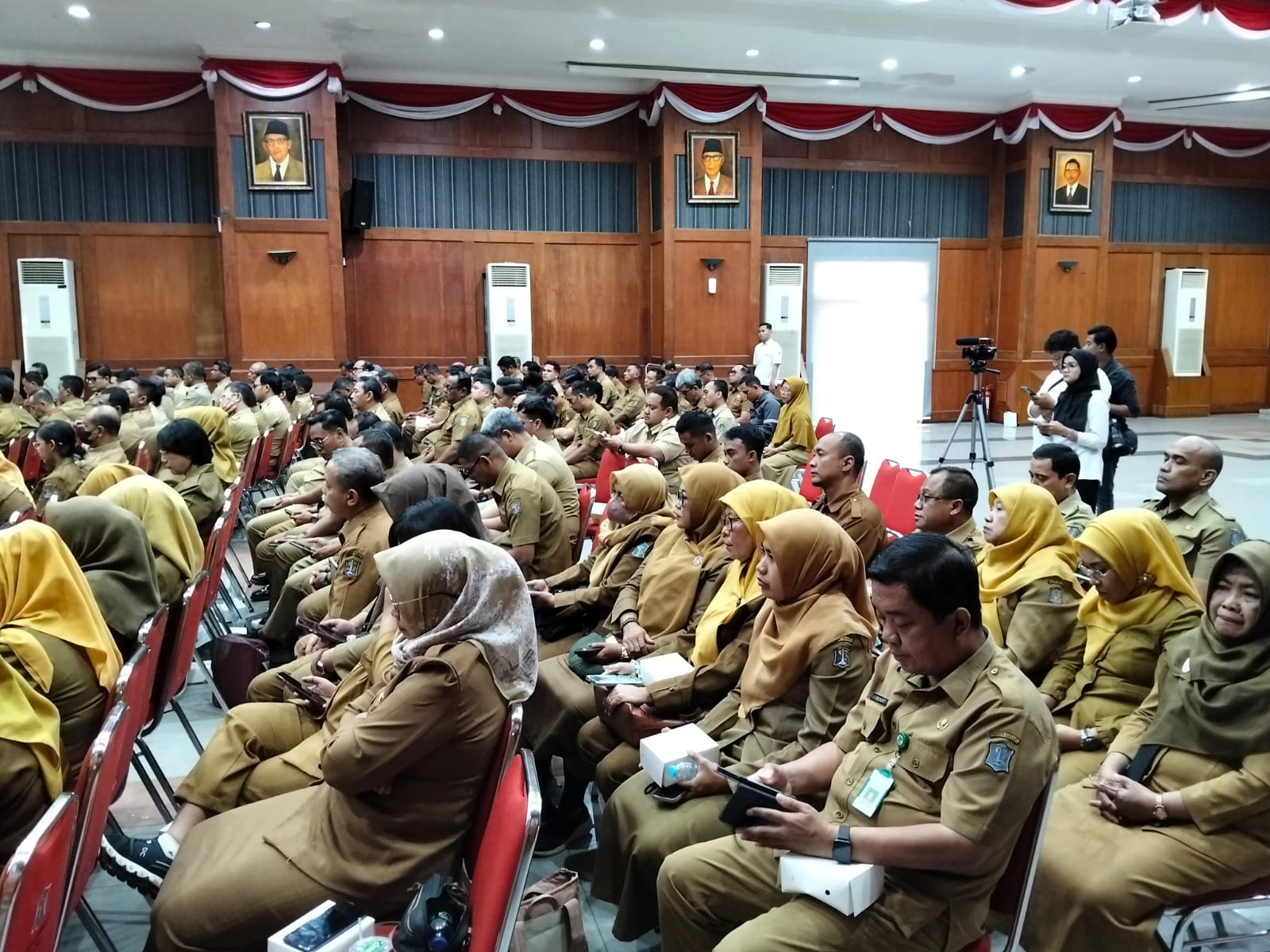 Eri Bakal Pecat ASN Terima Pungli! Temukan 15 Laporan Warga Surabaya