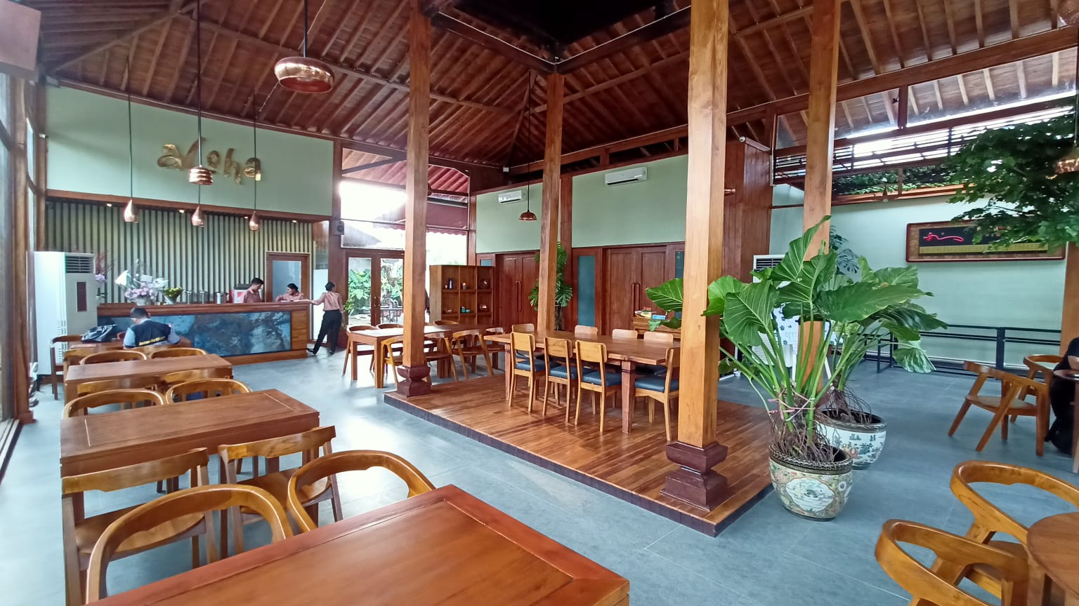  Restoran Aloha Pindah ke Surabaya: Furnitur Pakai Kayu Jati Koleksi Ibu