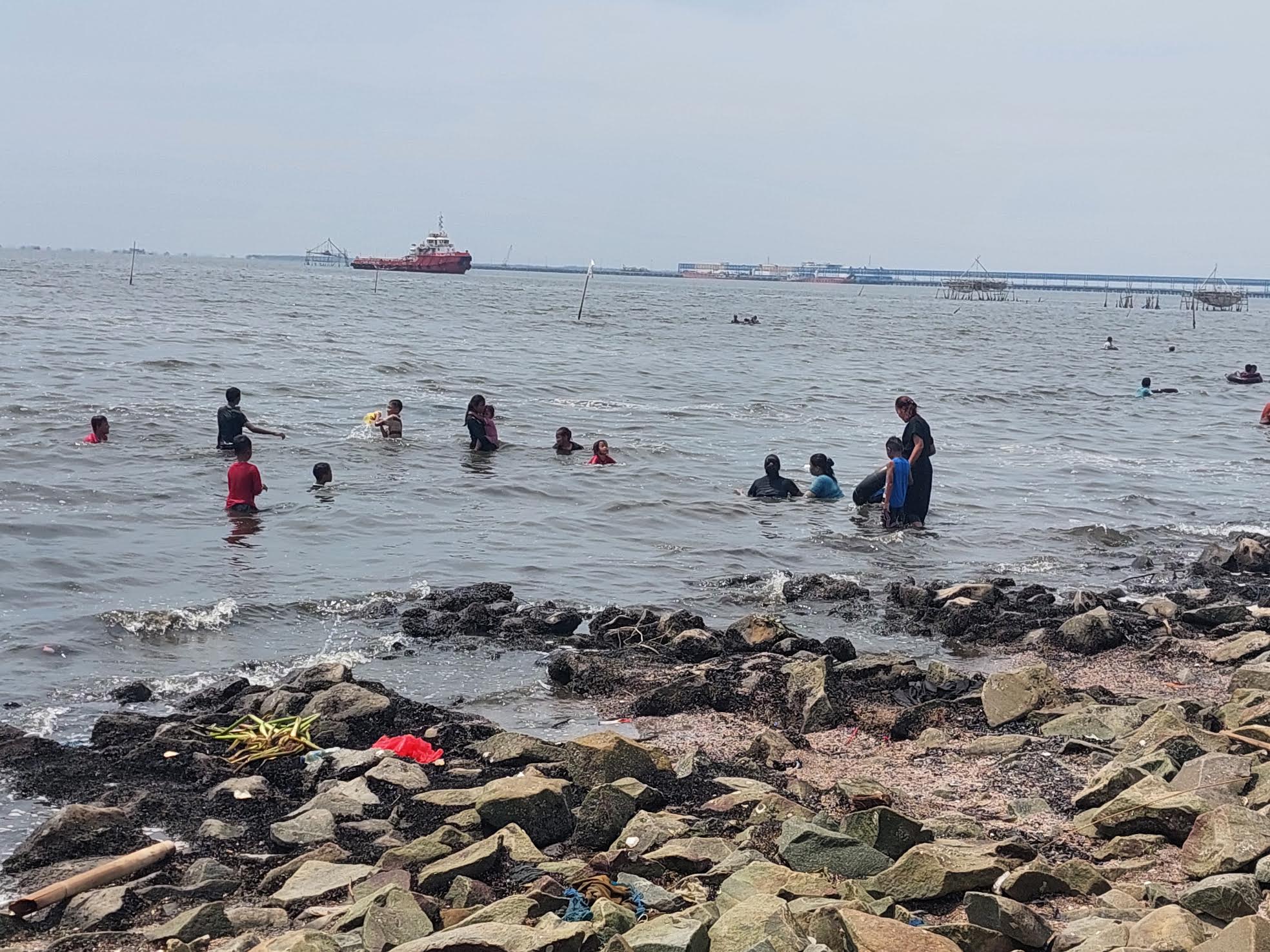 Hindari Keramaian di Ancol saat Libur Lebaran, Wisatawan Pilih Serbu Pantai Marunda