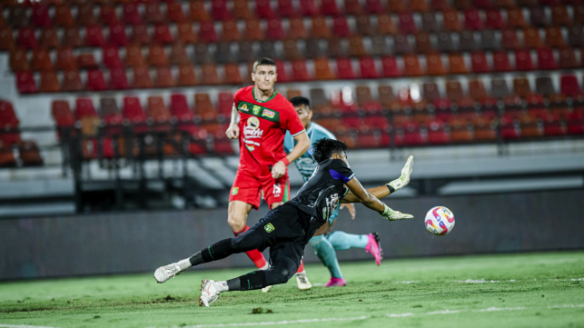 Andhika Ramadhani Solid Saat Persebaya Tekuk PSBS, Bajol Ijo Punya Dua Kiper Hebat