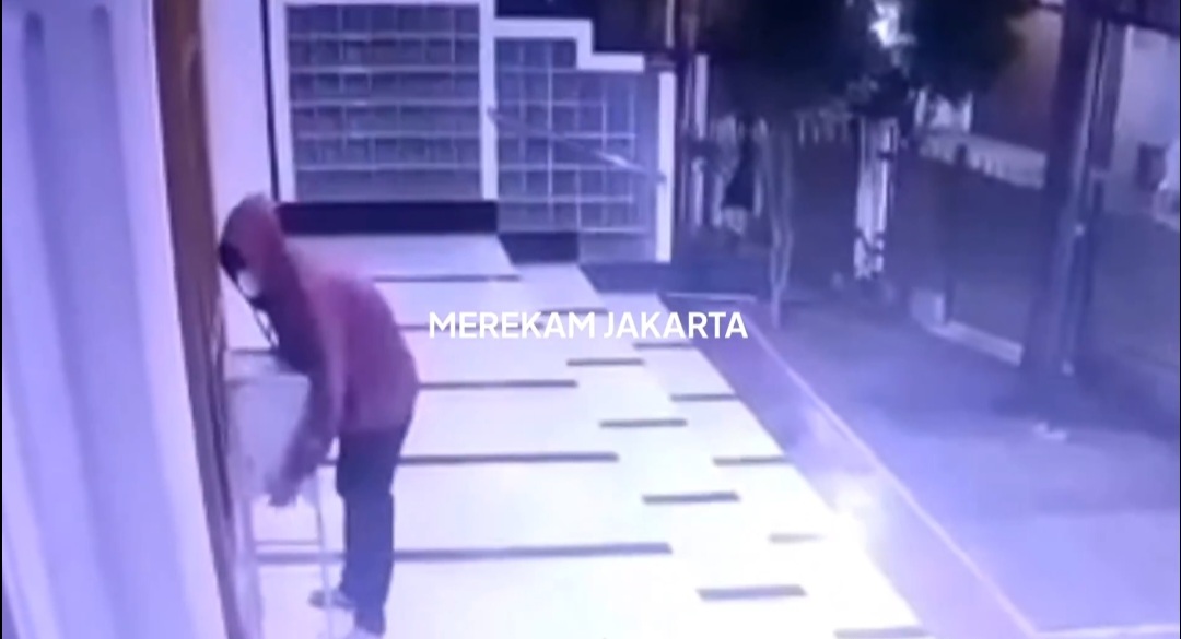 Komplotan Pencuri Kotak Amal Diduga Berjumlah 4 Orang, Beraksi di Mampang Prapatan