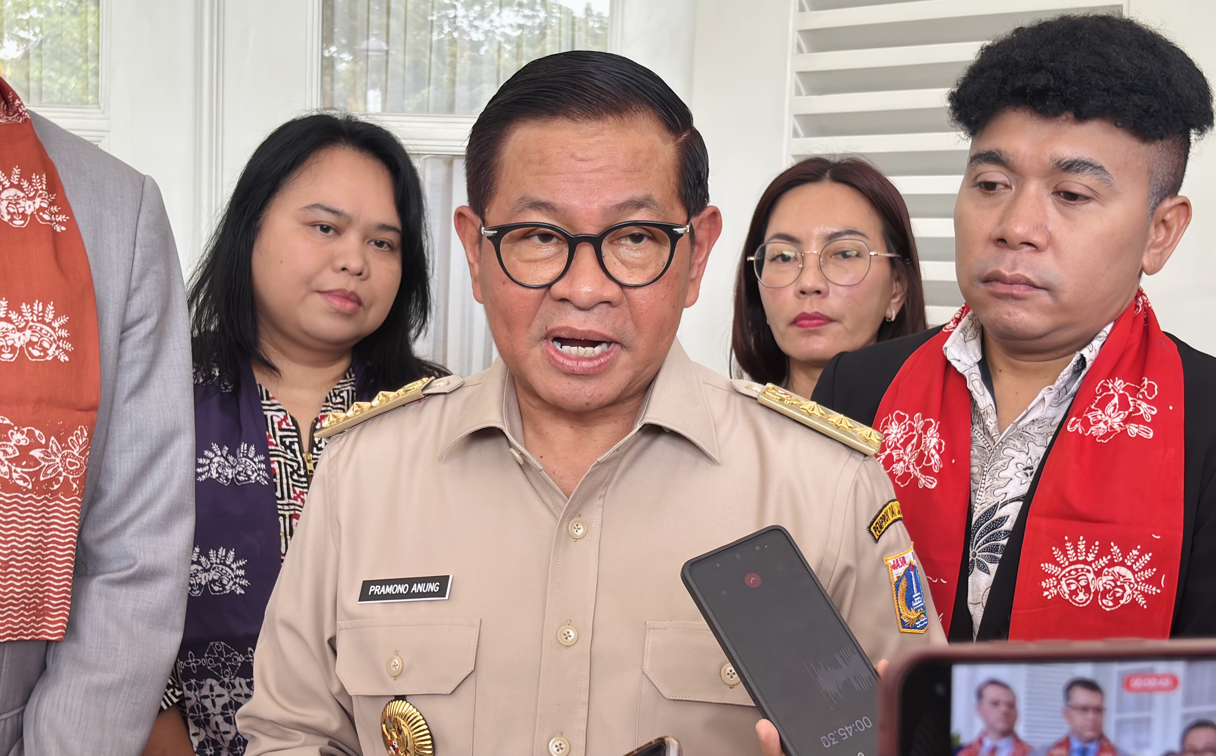 Hujan di Jakarta Mengandung Mikroplastik, Pramono Minta DLH Segera Jelaskan Hasil Penelitian