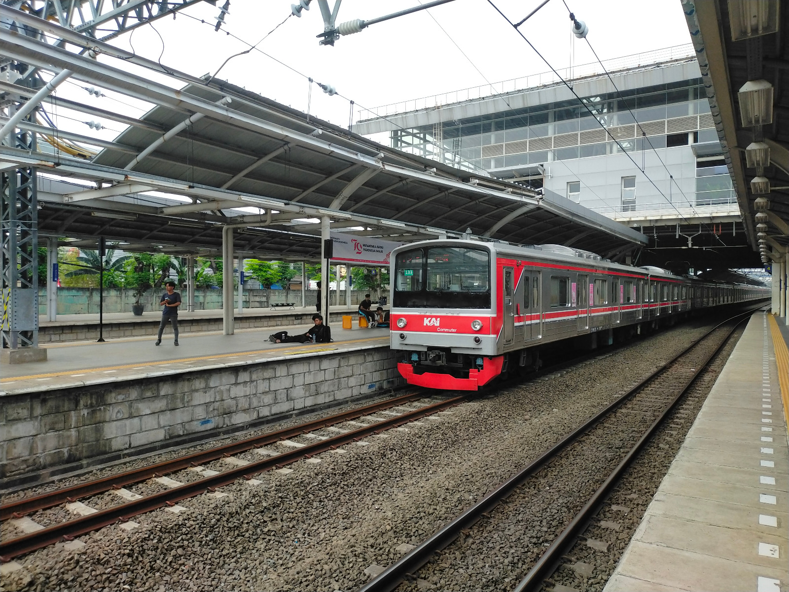 27 Rangkaian Kereta Jurusan Jakarta Akan Berhenti di Jatinegara Saat Pelantikan Presiden 20 Oktober Mendatang