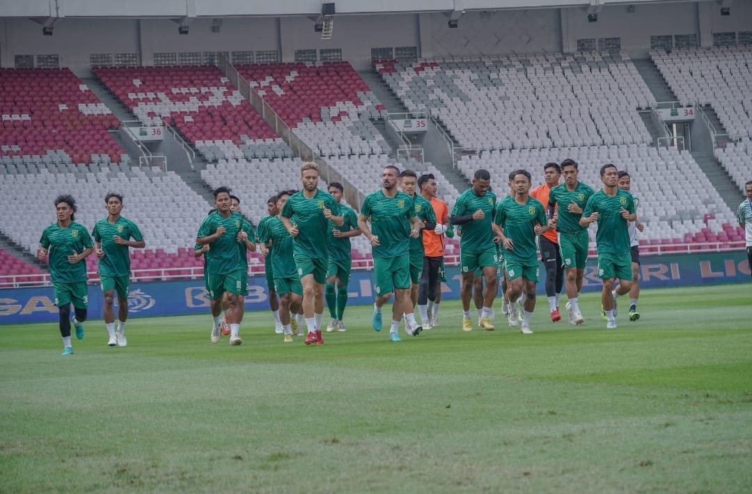 Jelang Persija vs Persebaya, Aji Santoso Tak Gentar Main di GBK dengan Ribuan The Jak