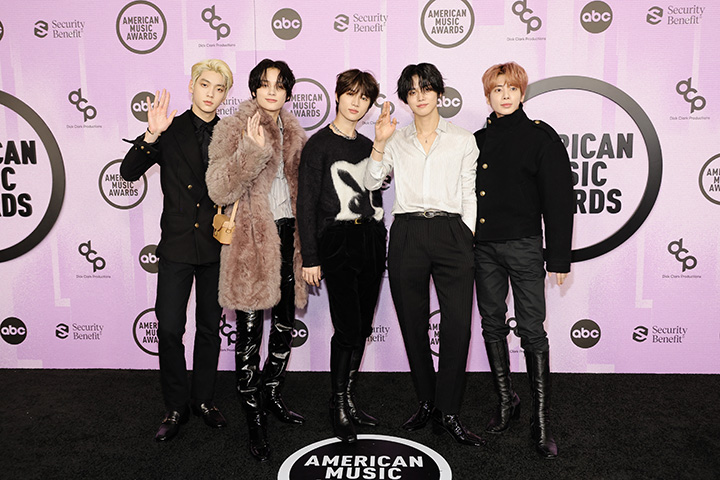 Napaktilasi BTS, TXT Hadiri American Music Awards 2022 