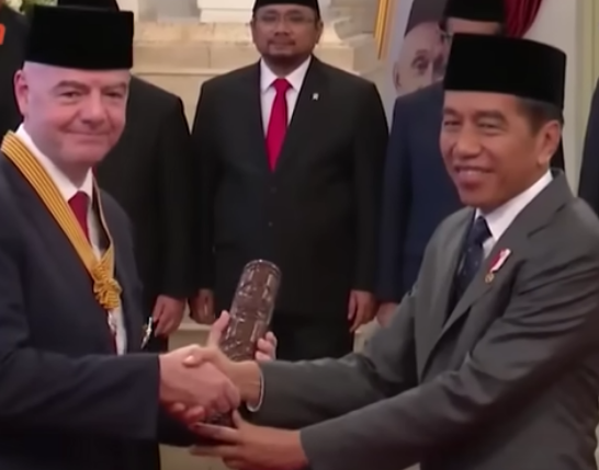 Hari Pahlawan, Jokowi Beri Tanda Kehormatan kepada Presiden FIFA Giovanni Infantino
