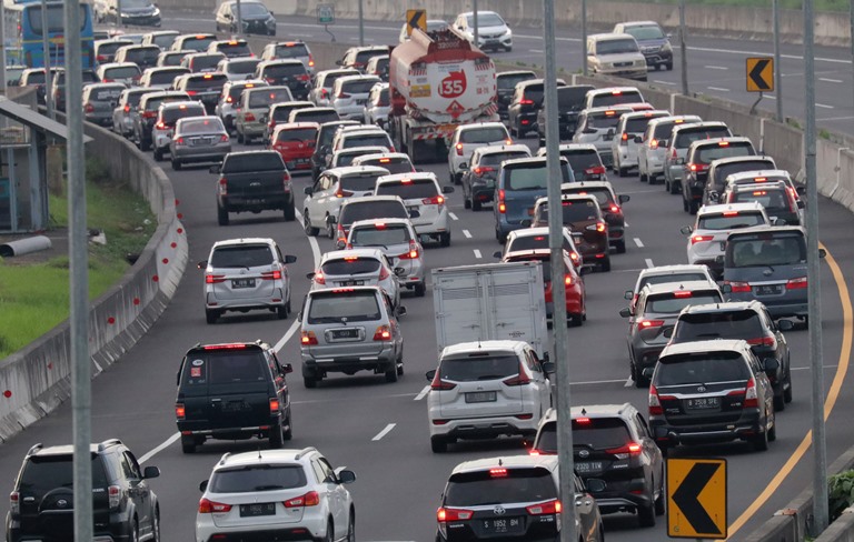 Polisi Tutup Rest Area yang Penuh