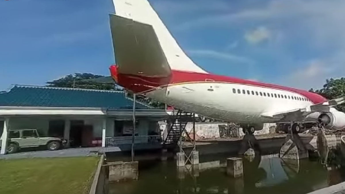 Sultan Nganjuk Parkir Pesawat di Halaman Rumah, Bagian Kabin Bikin Geleng-geleng
