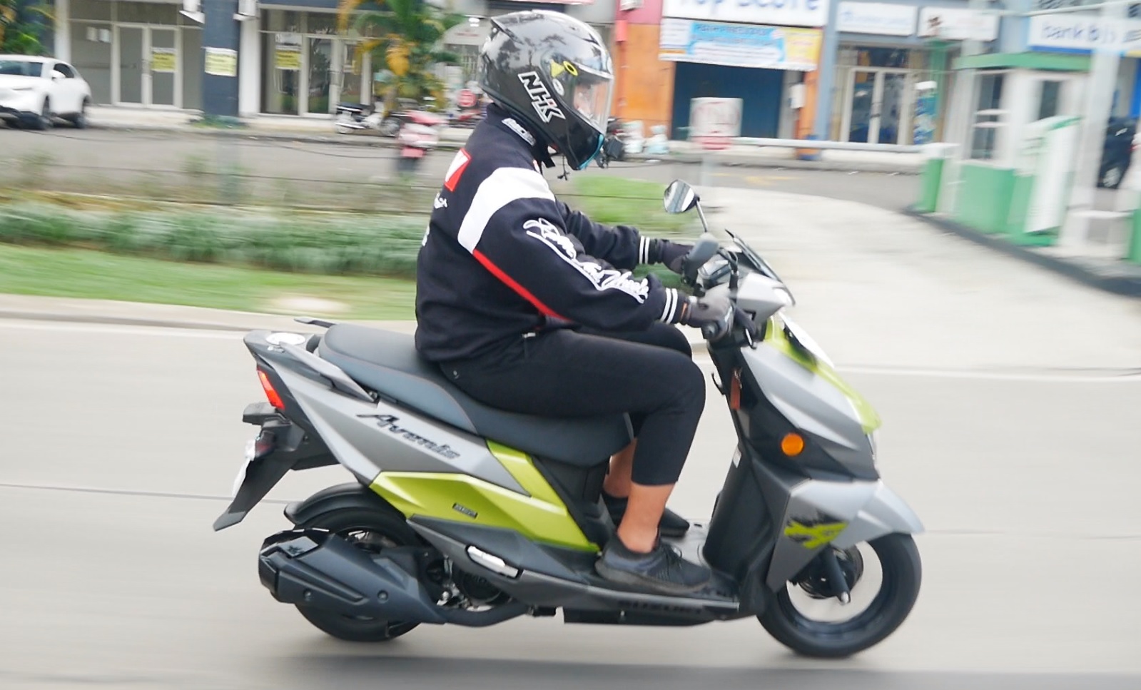 Test Ride Suzuki Avenis 125: Nggak Jomplang Tuh, Skutik 125 Ini Cocok Banget untuk Perkotaan!