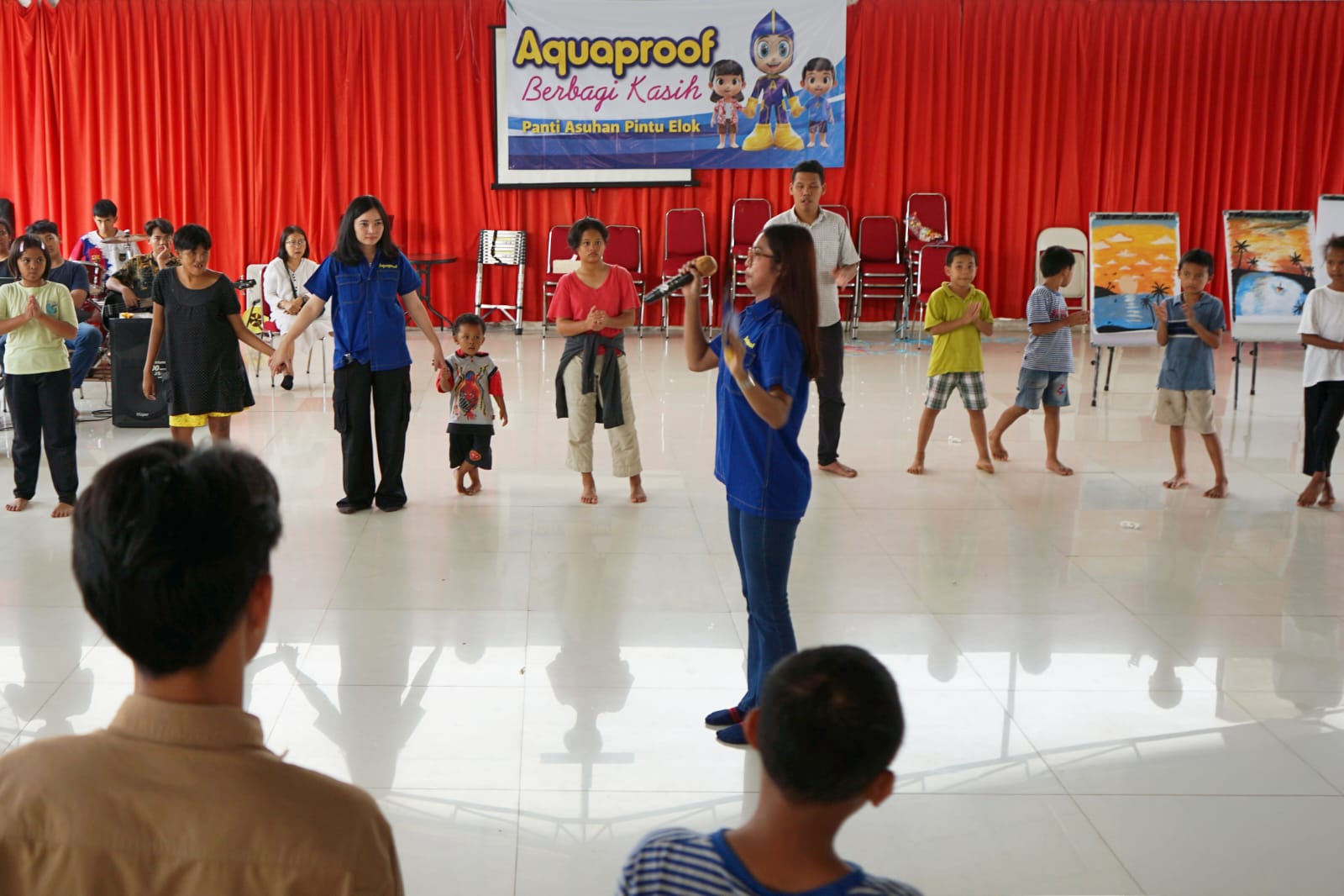 Serunya Anak-Anak Panti Asuhan Isi Liburan dengan Lomba Melukis Cat Warna-Warni
