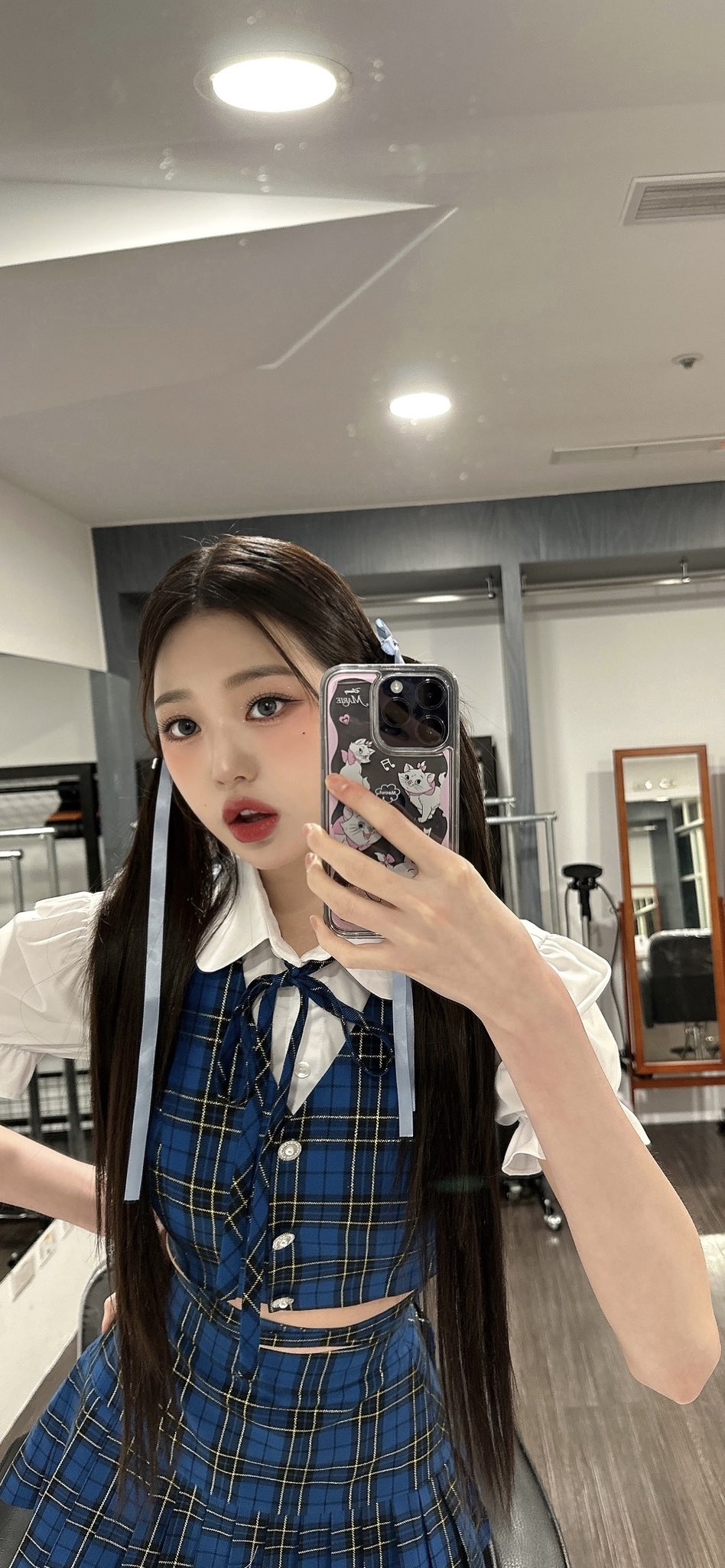 Jang Wonyoung IVE Tampil Sebagai MC di Konser KCON LA 2023 Ditemani Dua Idol Tampan